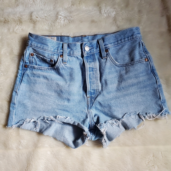 501 Levi's high waisted shorts - Picture 1 of 3